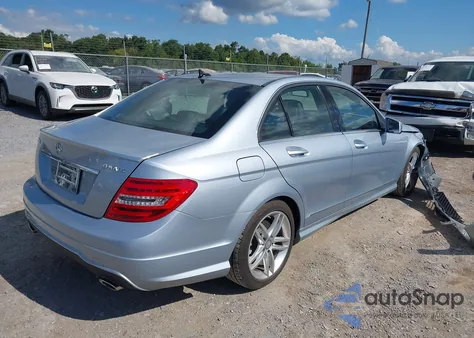 2013 Mercedes-Benz C 300 Sport 4Matic из США, поврежденный, VIN WDDGF8AB4DR257262